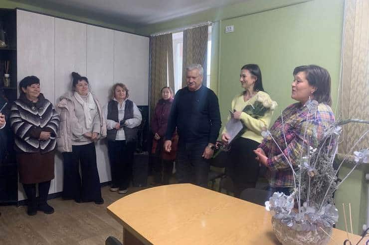 Лікарка з Лубнів отримала ключі від квартири, як різдвяний подарунок