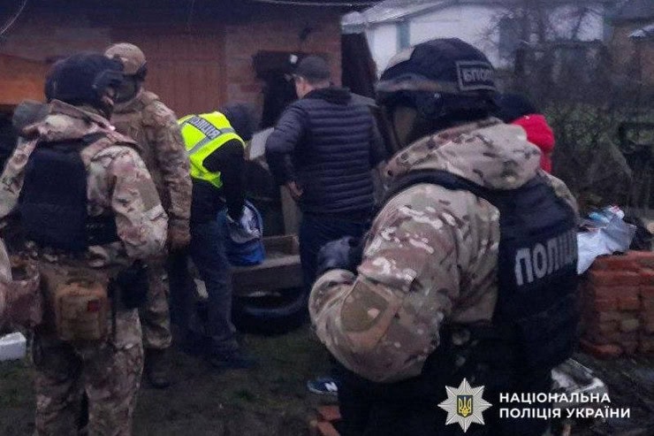 Поліція Лубен викрила мешканця за зберігання наркотиків: що знайшли під час обшуку (фото)