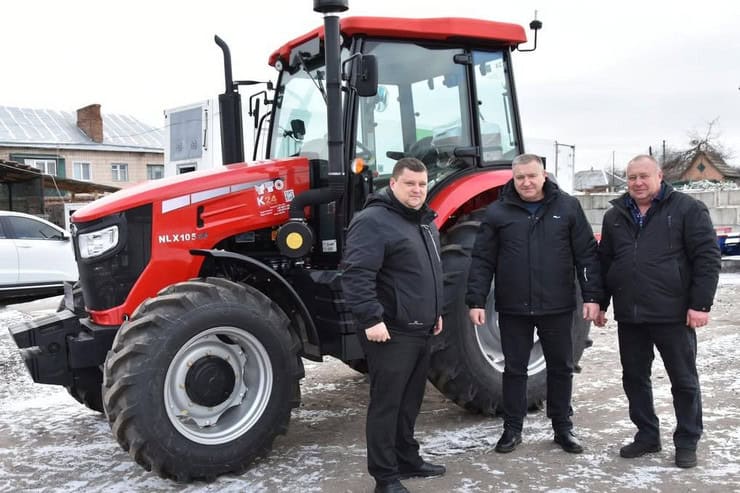 Пирятинська громада отримала новий трактор вартістю близько 1,5 млн гривень