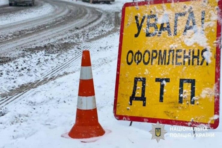 ДТП в Лубенському районі: автомобіль Mitsubishi врізався в фургон, водій якого отримав травми